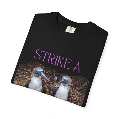 ✅ AU/NZ, Comfort Colours 1717, Funny Bird-Themed Unisex T-Shirt - "Strike a Pose" Cute Designs- Blue Feet POSE!