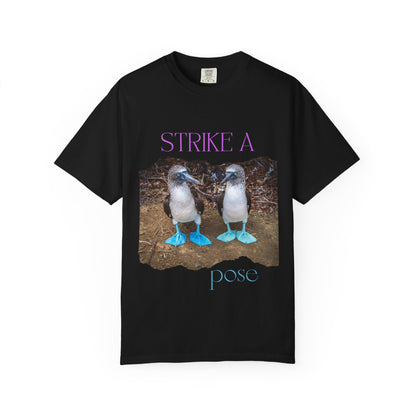 ✅ AU/NZ, Comfort Colours 1717, Funny Bird-Themed Unisex T-Shirt - "Strike a Pose" Cute Designs- Blue Feet POSE!